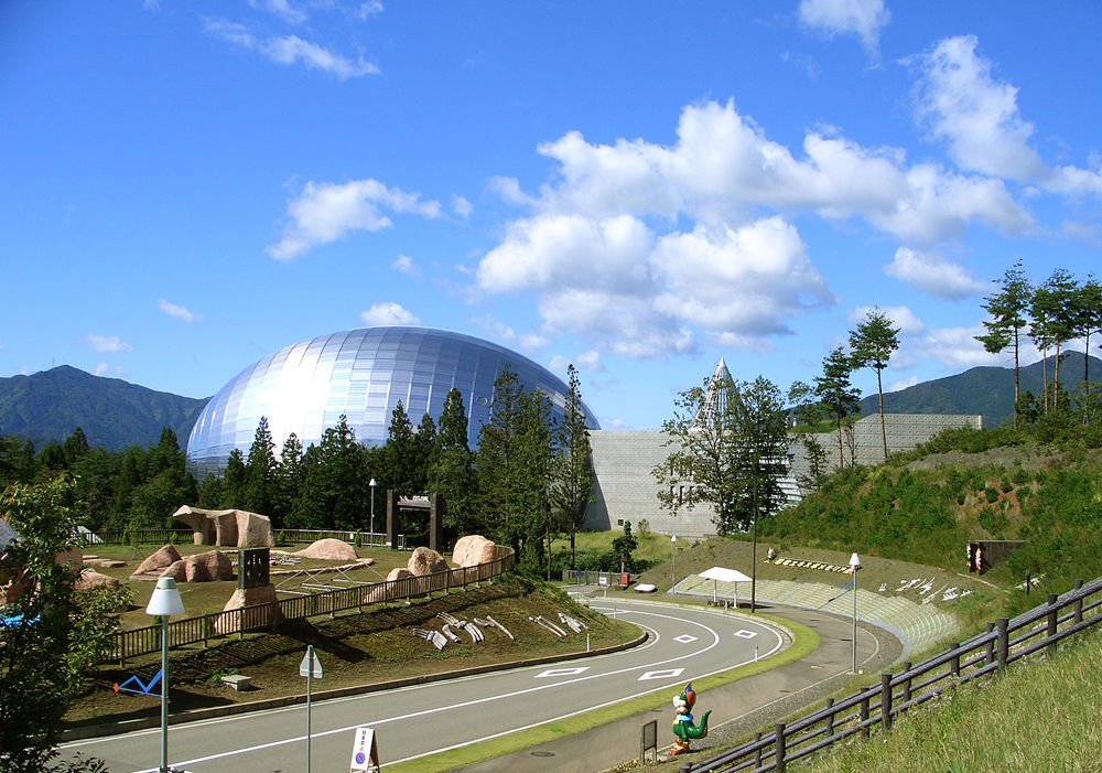 This is one of the largest dinosaur museums in the country with various dinosaur exhibits on display. It is enjoyable for children and adults, with also a 4,500㎡ exhibition room. 