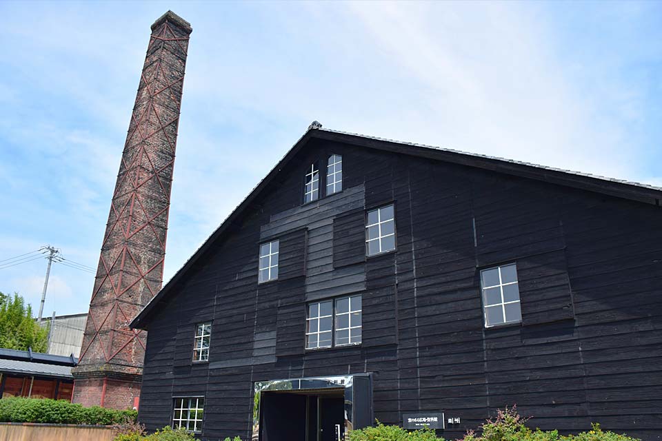 A museum where visitors can find discoveries through seeing, touching, feeling, learning, and creating. They can also learn about the wonders of earth clay through the shining earth clay workshop at the earth clay building. 