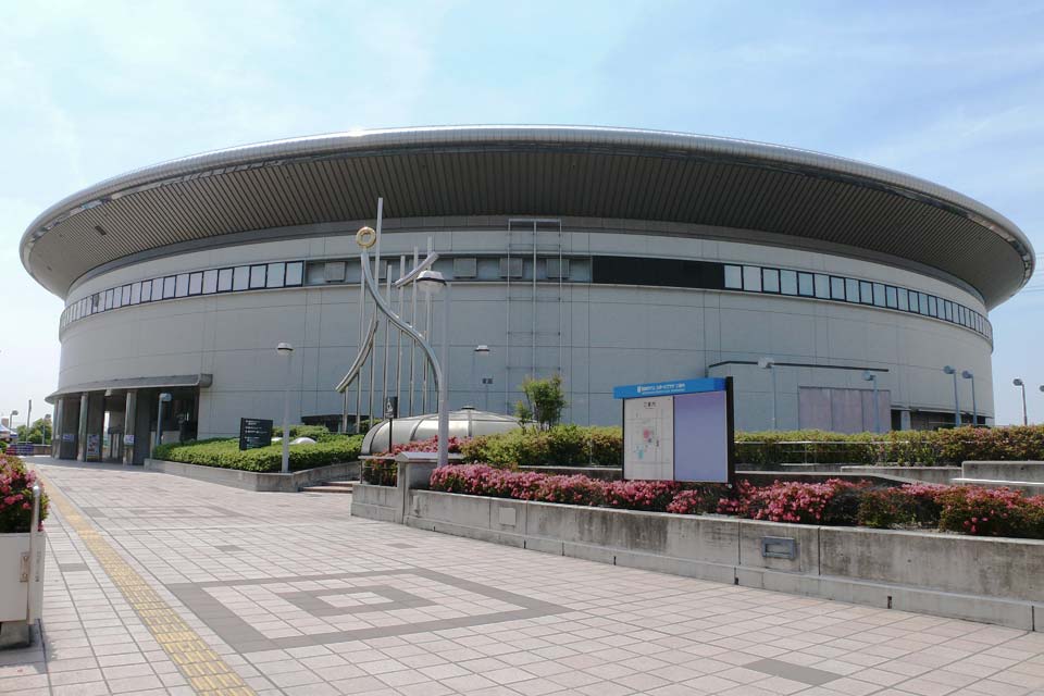 This is the most famous place in Nagoya where events and concerts are held! It has an arena with a space of 3,646m2, along with a stadium, fitness room, warm water pool, and reception hall. 