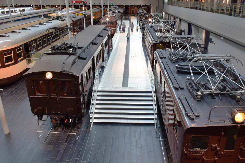 The “Linear Railway Museum” is a place where children and even adults can enjoy by observing model trains and operating simulators. Enjoy and learn about the system as well as history of railways through actual experiences! 